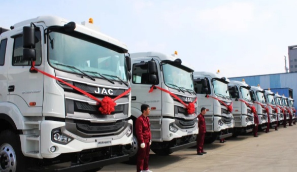 JAC Heavy -duty trucks export to Gulf region in batches